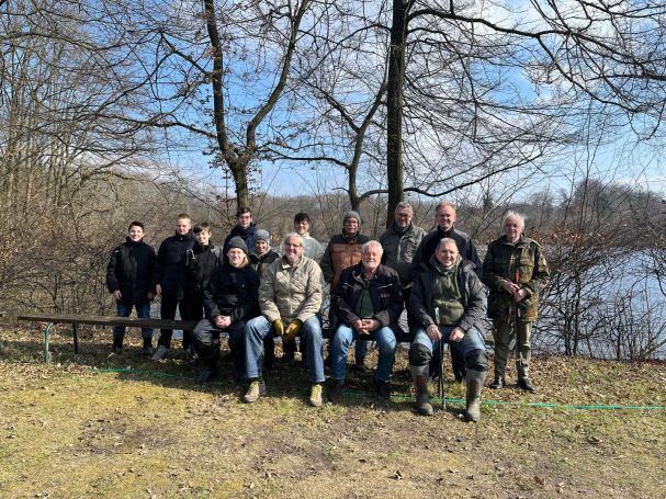 Jugendgruppe mit Betreuern Jugendgruppe mit Betreuern